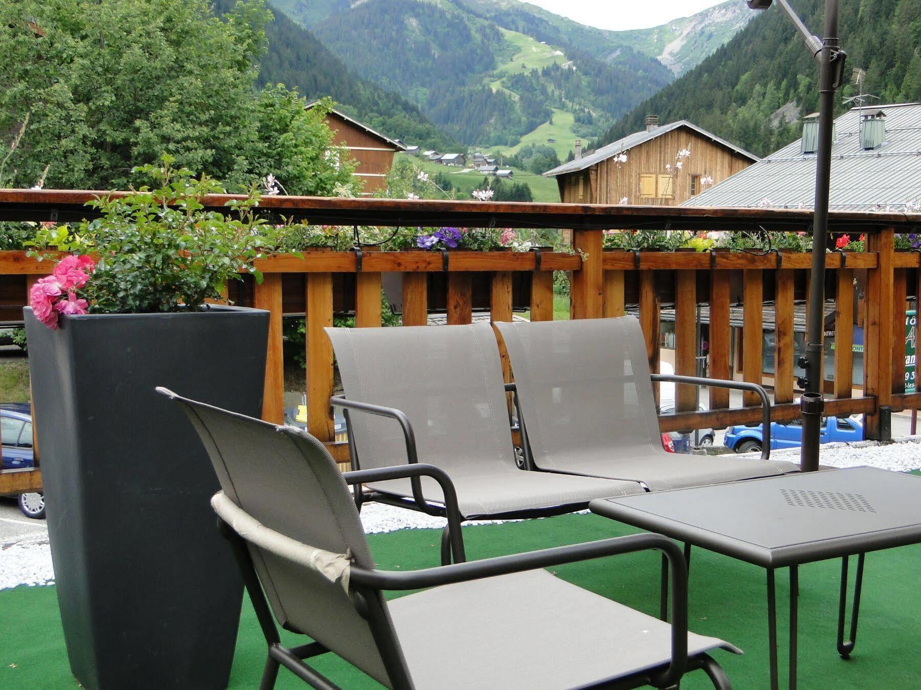 Logis Hotel Les Ancolies 阿雷什 外观 照片