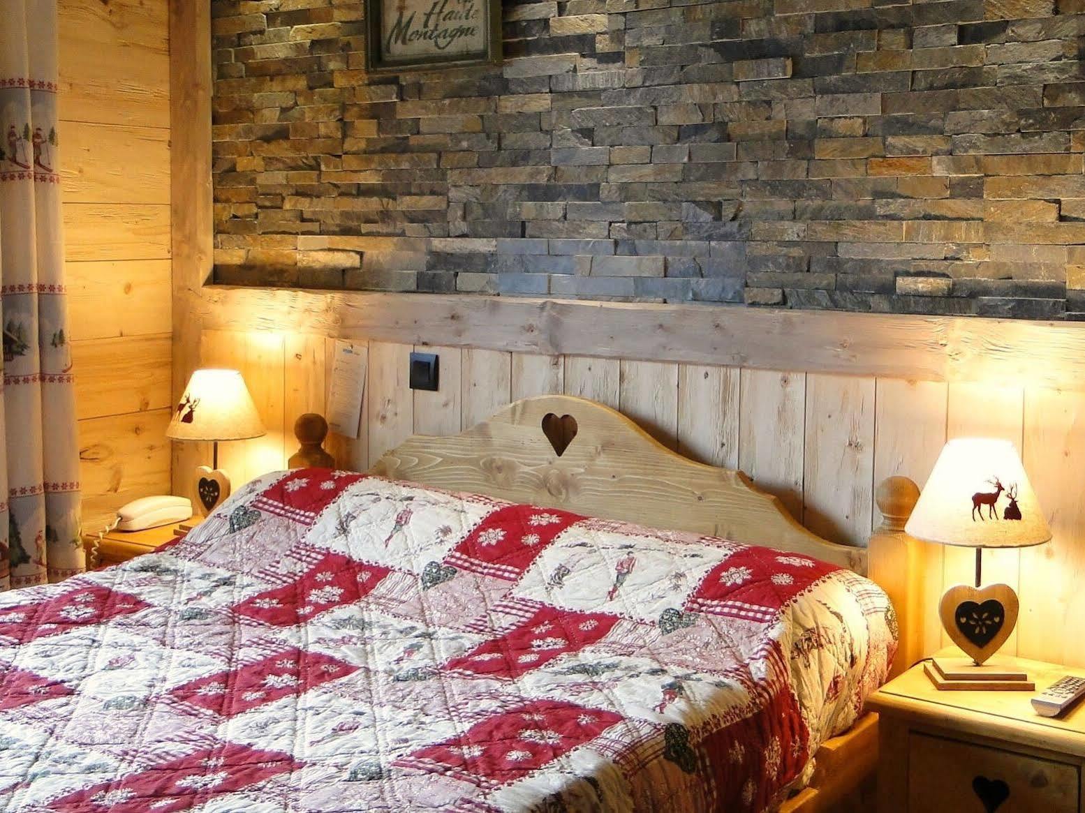 Logis Hotel Les Ancolies 阿雷什 外观 照片
