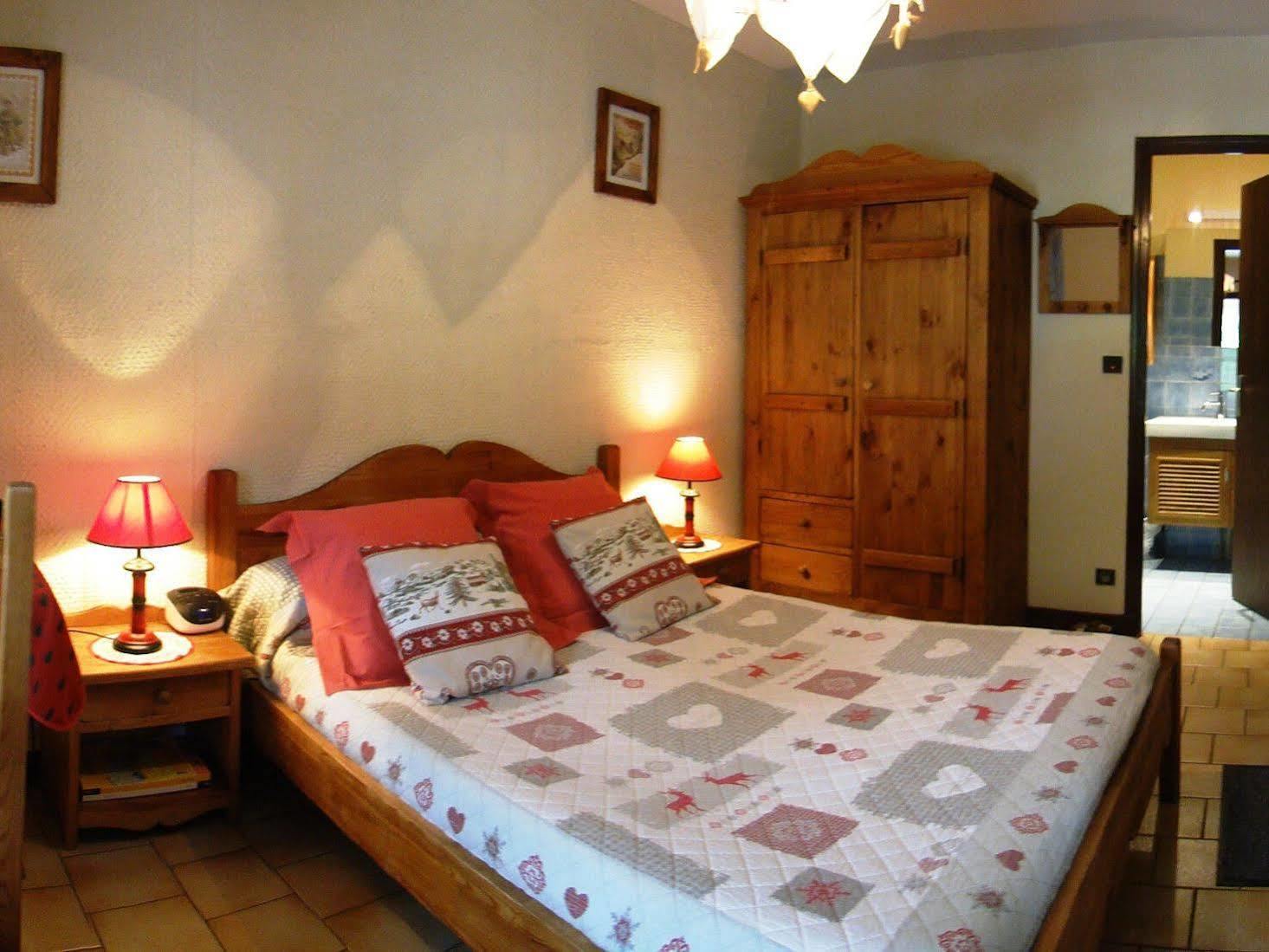 Logis Hotel Les Ancolies 阿雷什 外观 照片